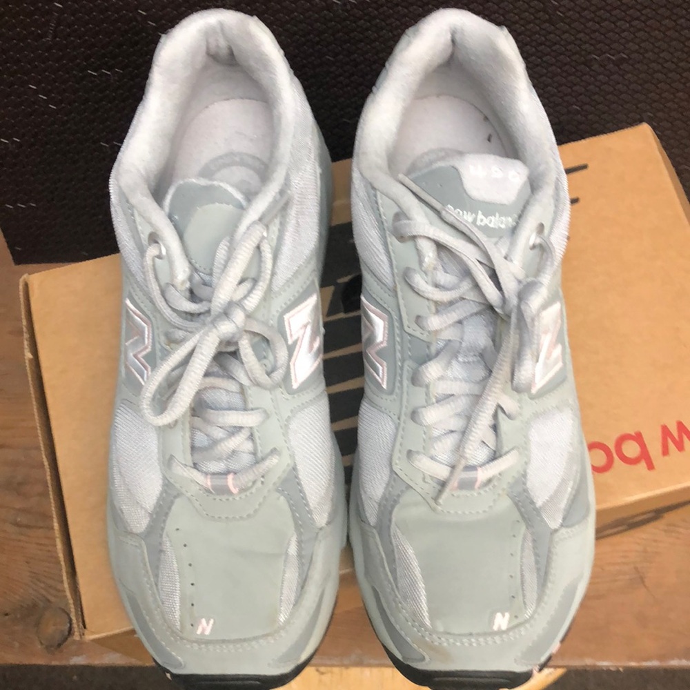 New Balance Light Gray Sneakers - Picture 2 of 7